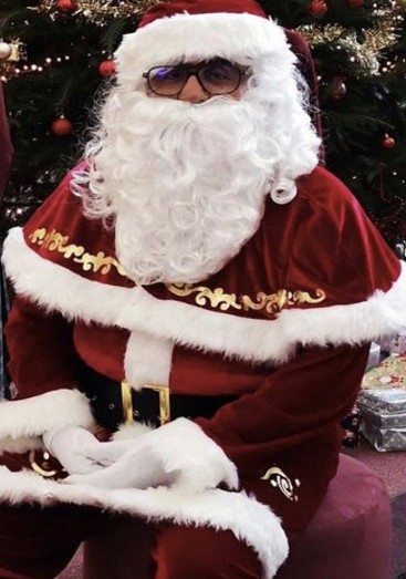Interfaith Father Christmas meeting children during the 2022 Mobile Santa tour